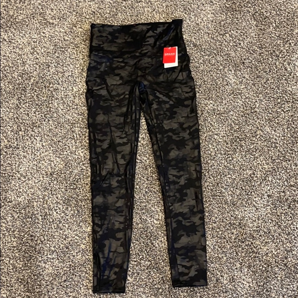 Spanx Camo leggings (NWT)